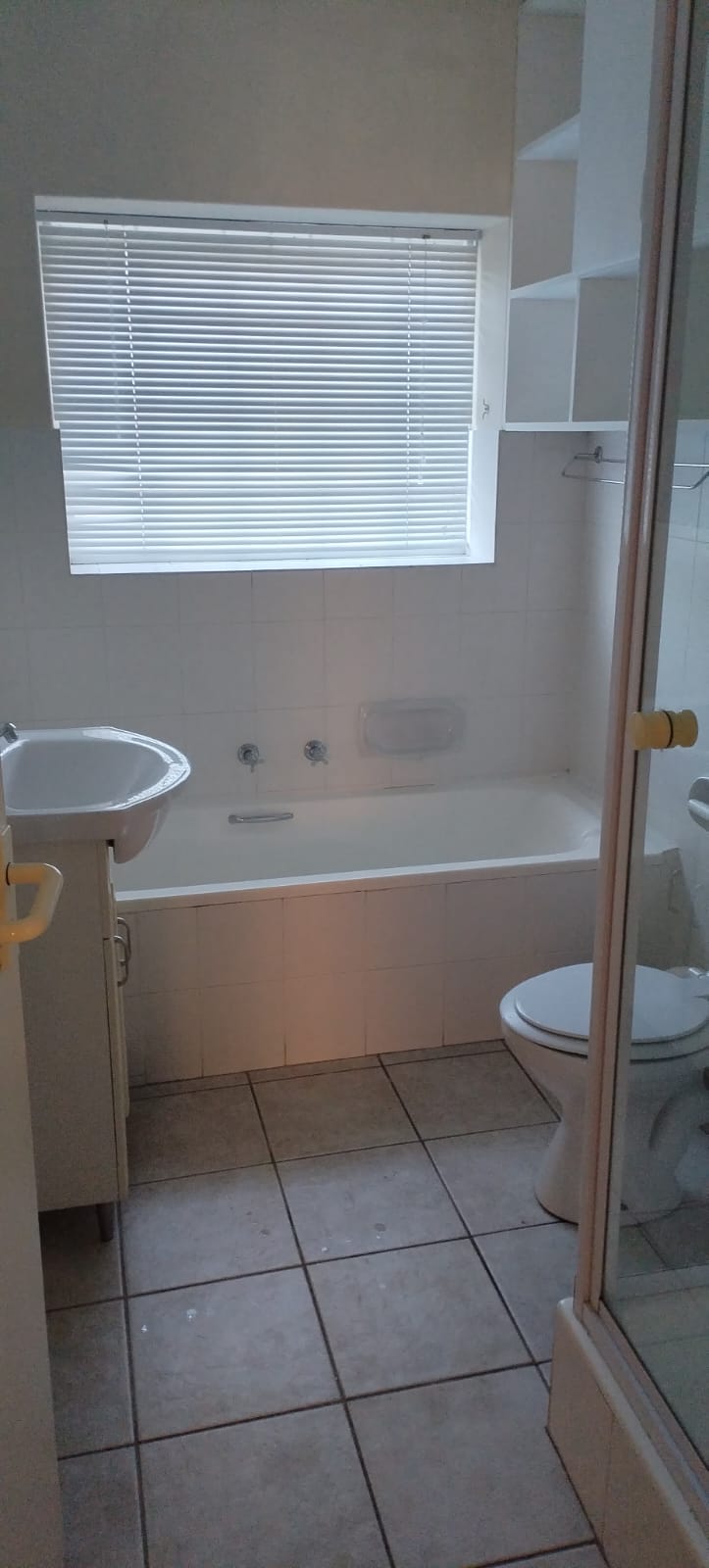 To Let 2 Bedroom Property for Rent in Tokai Western Cape